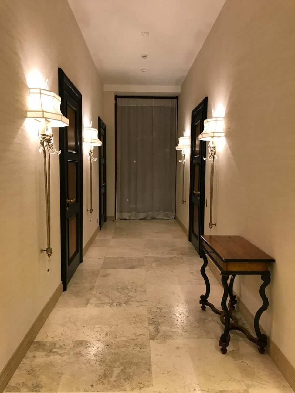 Executive Corner Suite